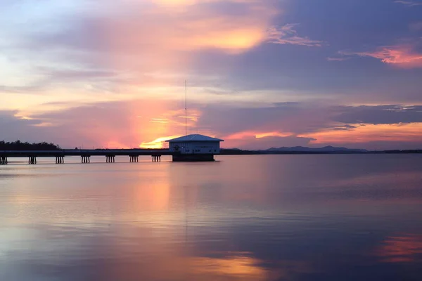 Dokkrai Zbiornik Wodny Widok Odbicia Wody Zachód Słońca Rayong Tajlandia — Zdjęcie stockowe