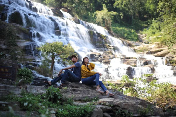 Women Men Enjoy View Mae Waterfall Doi Inthanon National Park — Stock Photo, Image