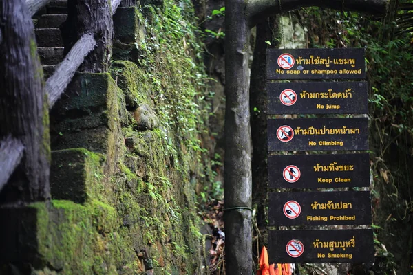 Firma Prohibición Parque Nacional Namtok Phlio Chanthaburi Tailandia — Foto de Stock