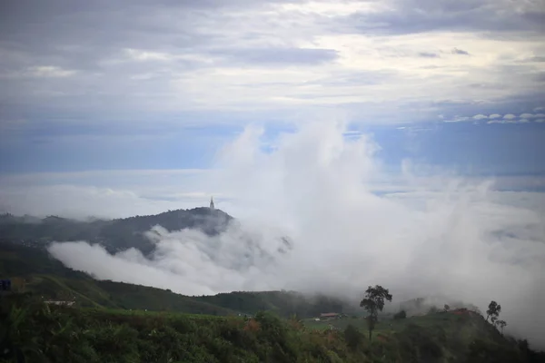 Nevoeiro Montanha Phu Thap Berk Phetchabun Tailândia — Fotografia de Stock