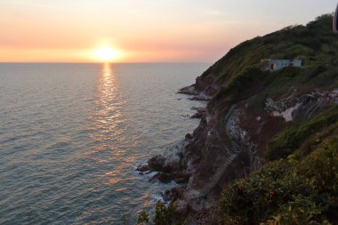 Perid Adası, Chanthaburi, Tayland 'daki çimento merdivenleri.