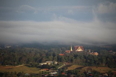Wat Phra 'nın bakış açısındaki sis. Doi leng Phrae, Tayland' da.
