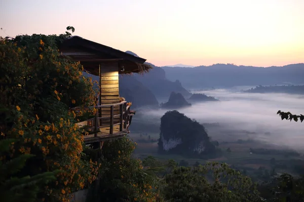 Phayao, Tayland 'da Phu Lanka' nın sabah manzarası