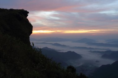 Sabah manzarası Phu Chi Fa Milli Parkı, Chiang Rai, Tayland