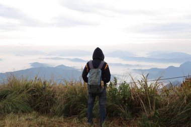 Phu Chi Fa Ulusal Parkı, Chiang Rai, Tayland manzaralı bir adam
