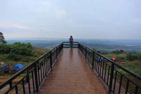 Žena Stojící Vyhlídce Procházku Doi Sako Chiang Rai Thajsko — Stock fotografie