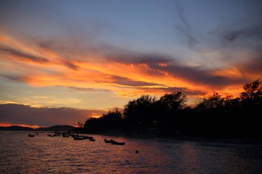 Akşamları Sattahip, Tayland 'da deniz ve iskele.