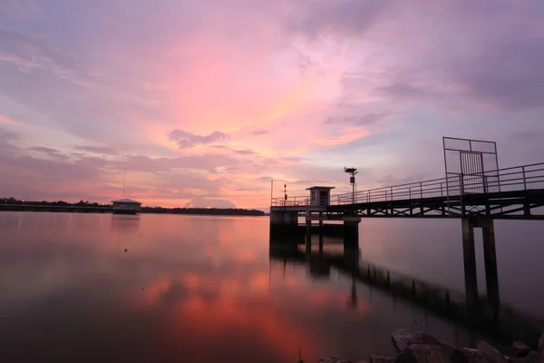 Réservoir Dokkrai Vue Sur Réflexion Eau Coucher Soleil Rayong Thaïlande — Photo