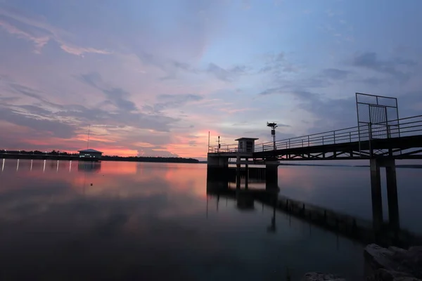 Réservoir Dokkrai Vue Sur Réflexion Eau Coucher Soleil Rayong Thaïlande — Photo