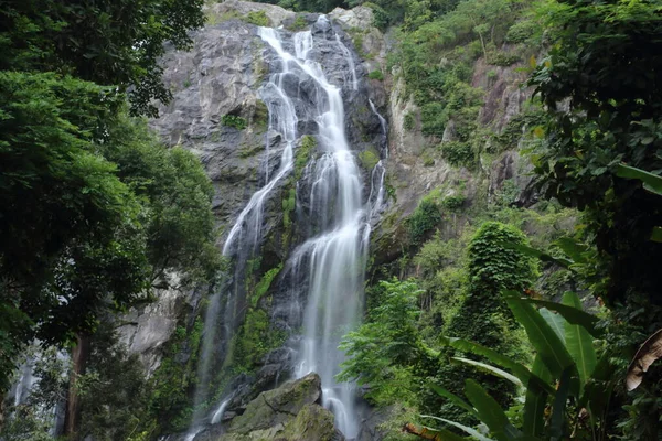 泰国Kamphaeng Phet的Klong Lan国家公园的Klong Lan瀑布 — 图库照片