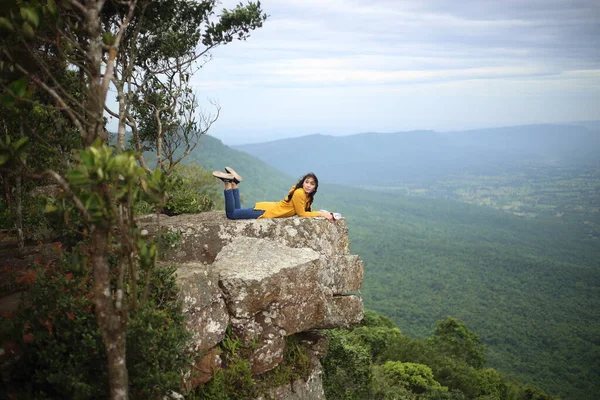 Woman Lie Cliff Mor Hin Khao National Park Chaiyaphum Thailand — Stock Photo, Image