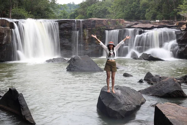 タイのチャイヤフムにあるTat Ton National ParkのTat Ton滝 — ストック写真