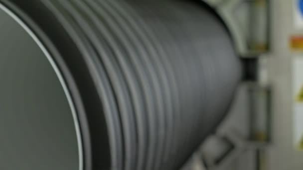 Manufacture of plastic water pipes. Manufacturing of tubes to the factory. The process of making plastic pipes on the machine tool with the use of water and air pressure. Special corrugated forms. — Stock Footage Manufacture of plastic water pipes. Manufacturing of tubes to the factory. The process of making plastic pipes on the machine tool with the use of water and air pressure. Special corrugated forms. Stock Video
