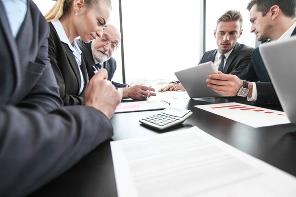 Grupo Mixto Personas Reunión Negocios Que Trabajan Junto Con Documentos — Foto de Stock