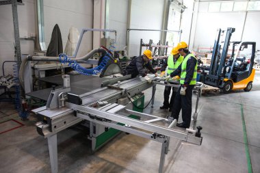 CNC Tornalar, teknisyen ve işçi ile imalat