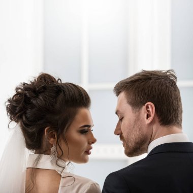 Damat ve gelin her diğer düğün günü arıyorsunuz