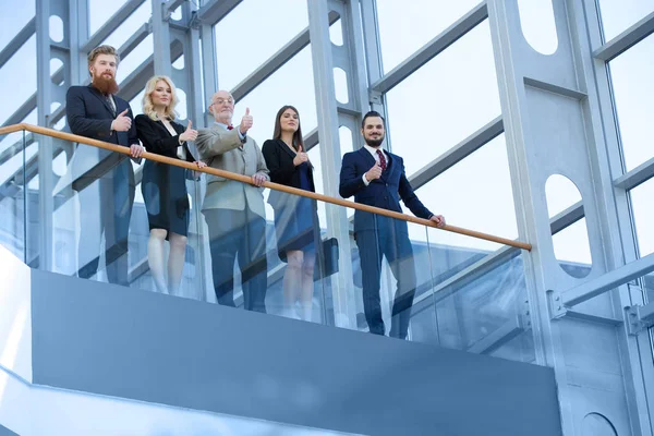 Exitoso Grupo Positivo Hombres Mujeres Negocios Que Dan Pulgares Hacia —  Fotos de Stock