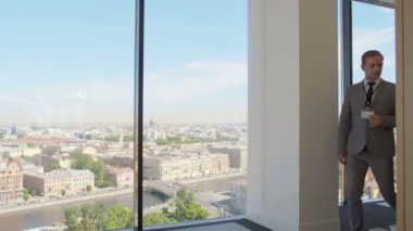 Konferans odasına geliyor iş hoparlörler seyirci, tebrik alkışlamak insanlar