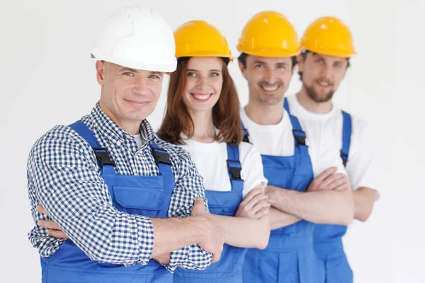 Retrato Grupo Trabalhadores Construção Uma Fileira Sorrindo — Fotografia de Stock