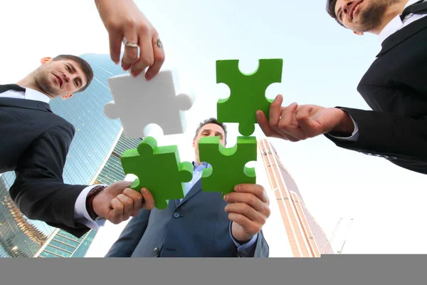 Business People Assembling Jigsaw Puzzle Skyscrapers — Stock Photo, Image