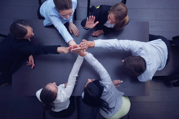 Mensen Met Hun Handen Bij Elkaar Bedrijfsteamwerkconcept — Stockfoto