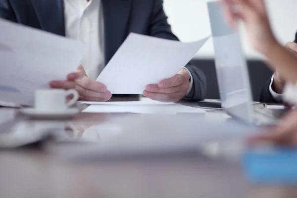 Close Dos Empresários Que Trabalham Conjunto Reunião — Fotografia de Stock