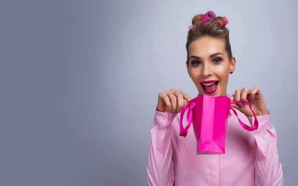 Shopping Vendita Natale Concetto Vacanza Donna Sorridente Con Piccola Borsa — Foto Stock