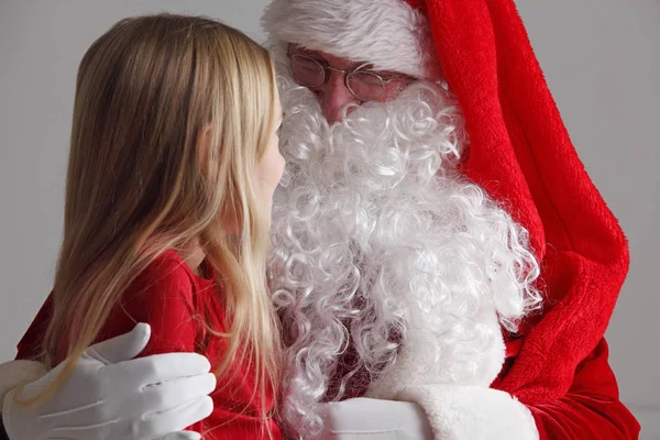 Niña Sentada Santa Claus Rodillas Hablando Con — Foto de Stock
