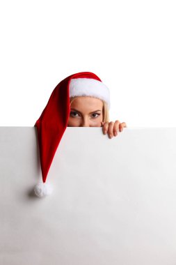 Noel kadını beyaz ilan panosunun kenarından fotokopi çekerek mesaj atıyor.