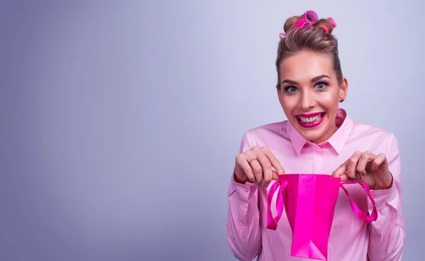 Shopping Vendita Natale Concetto Vacanza Donna Sorridente Con Piccola Borsa — Foto Stock