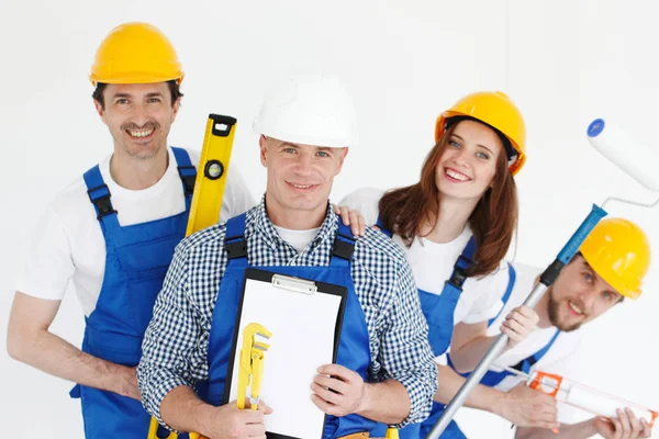 Equipe Felizes Trabalhadores Sorridentes Com Ferramentas Contrato — Fotografia de Stock