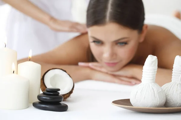 Woman getting spa massage — Stock Photo, Image