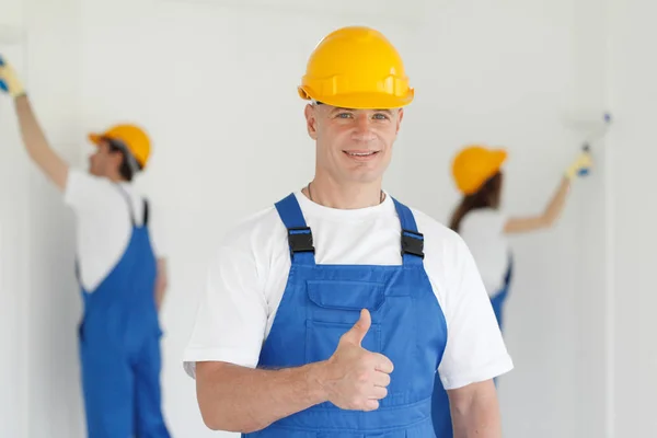 Workman gives thumbs up — Stock Photo, Image