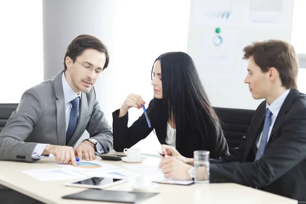 Empresários em reunião — Fotografia de Stock