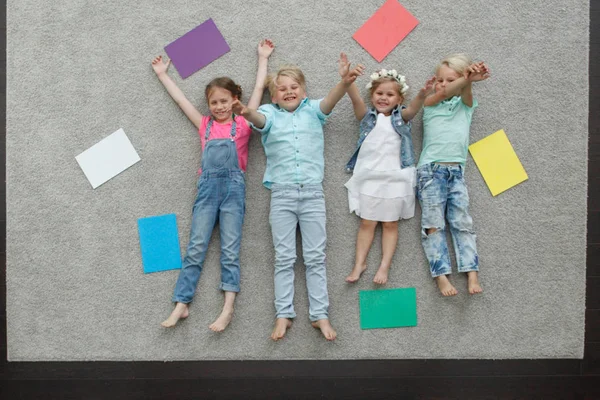 Niños felices —  Fotos de Stock