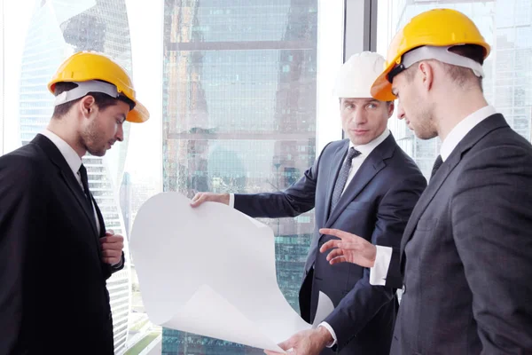 Businessmen and architect team — Stock Photo, Image