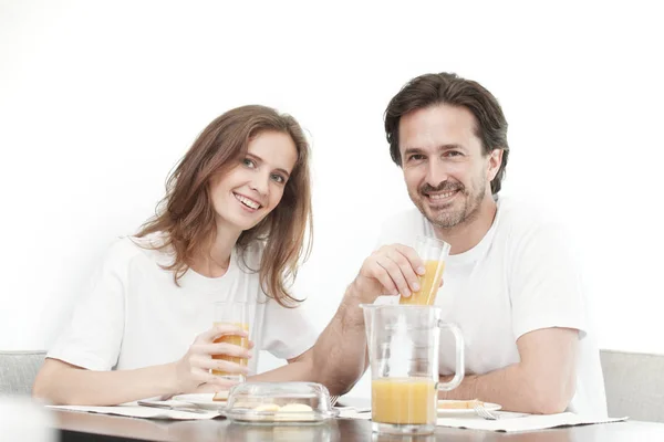 Coppia che fa colazione — Foto Stock