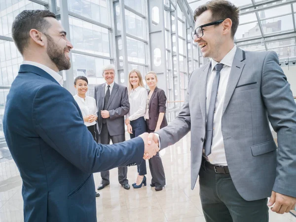 事業者の握手 — ストック写真