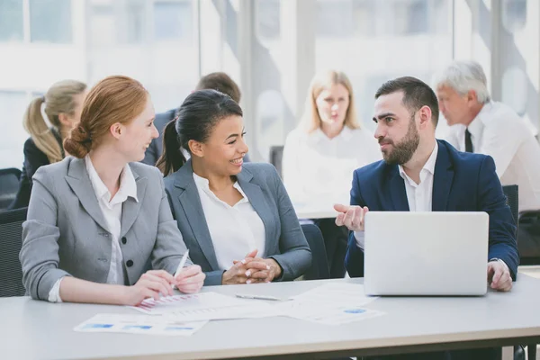 Equipo de negocios en la oficina — Foto de Stock