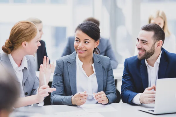 Equipo de negocios en la oficina — Foto de Stock