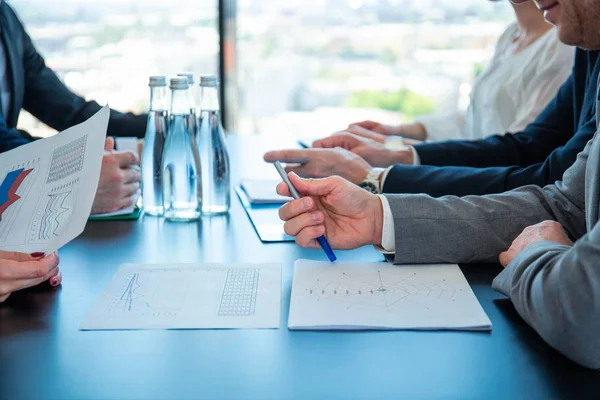 Business people discussing reports — Stock Photo, Image