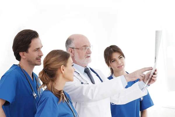 Medical team checking X-ray results — Stock Photo, Image