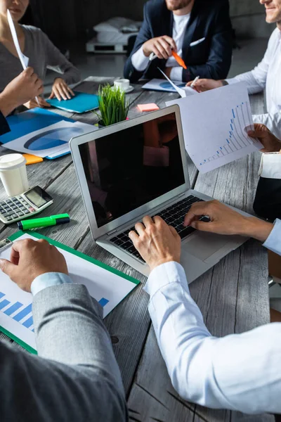 Concepto Equipo Planificación Gestión Empresarial Personas Sentadas Alrededor Mesa Oficina — Foto de Stock