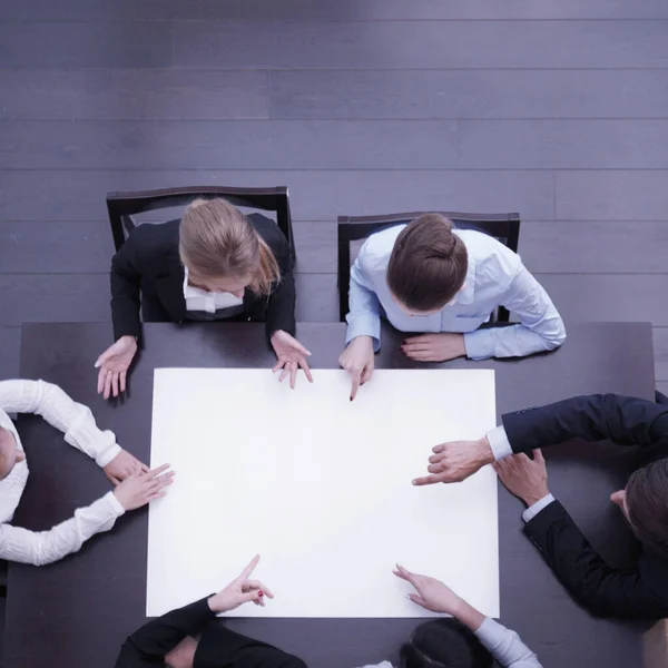 Grupo Empresarios Con Papel Blanco Nuevo Concepto Proyecto — Foto de Stock