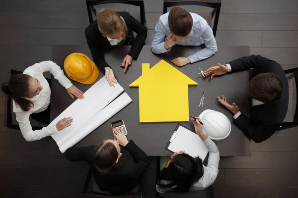 Vista Superior Das Pessoas Torno Mesa Reunião Negócios Construção — Fotografia de Stock