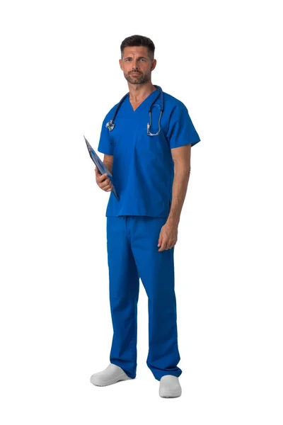 Mužská Zdravotní Sestra Modré Uniformě Stetoskopem Složkou Dokumentů Izolovaných Bílém — Stock fotografie