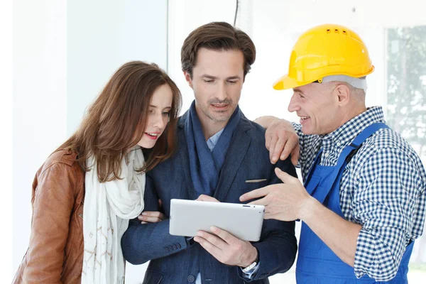 Worker Couple Using Tablet Construction Site Planning Renovation House Design — Stock Photo, Image