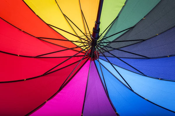 Guarda-chuva multicolorido. Cores do arco-íris . — Fotografia de Stock