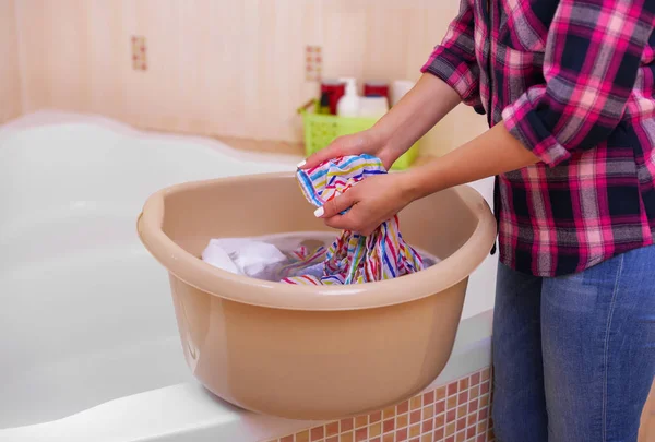 Womens hands wash clothes in the basin. — Stock Photo, Image