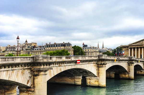 Puente Sobre Río Sena París Tomado Día Nublado —  Fotos de Stock